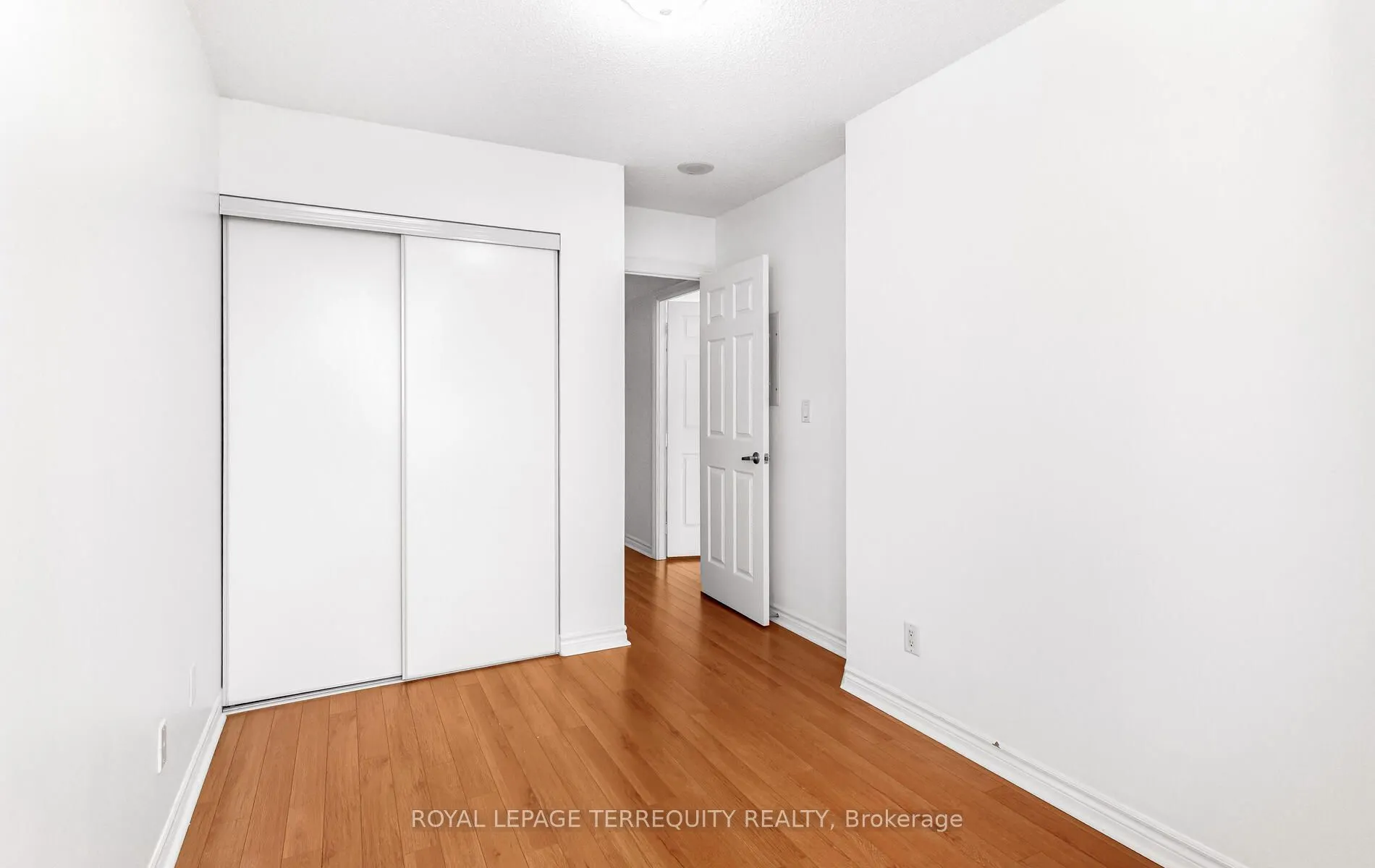 3888 Duke Of York Boulevard, #2828
