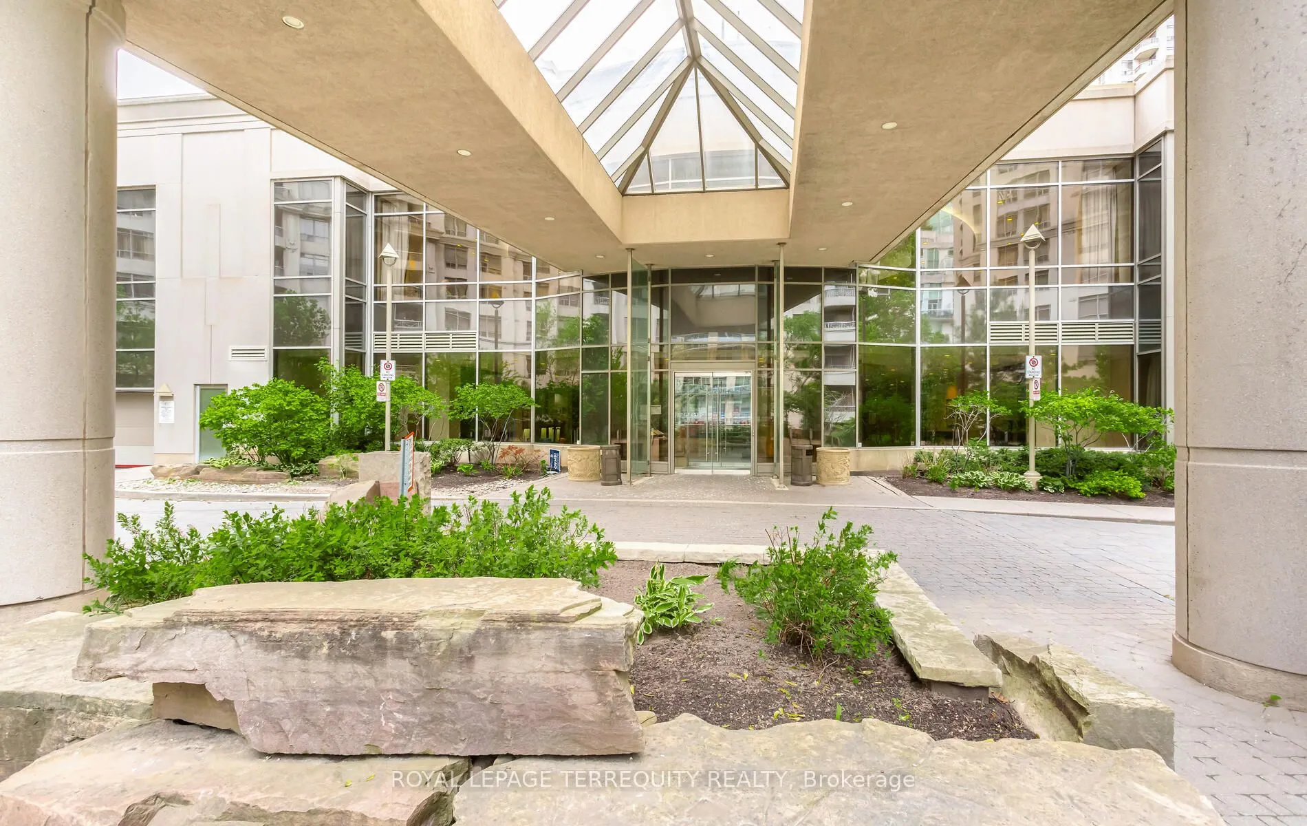 3888 Duke Of York Boulevard, #2828