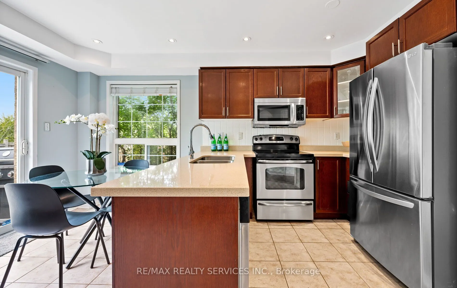 74 Earl Grey Crescent