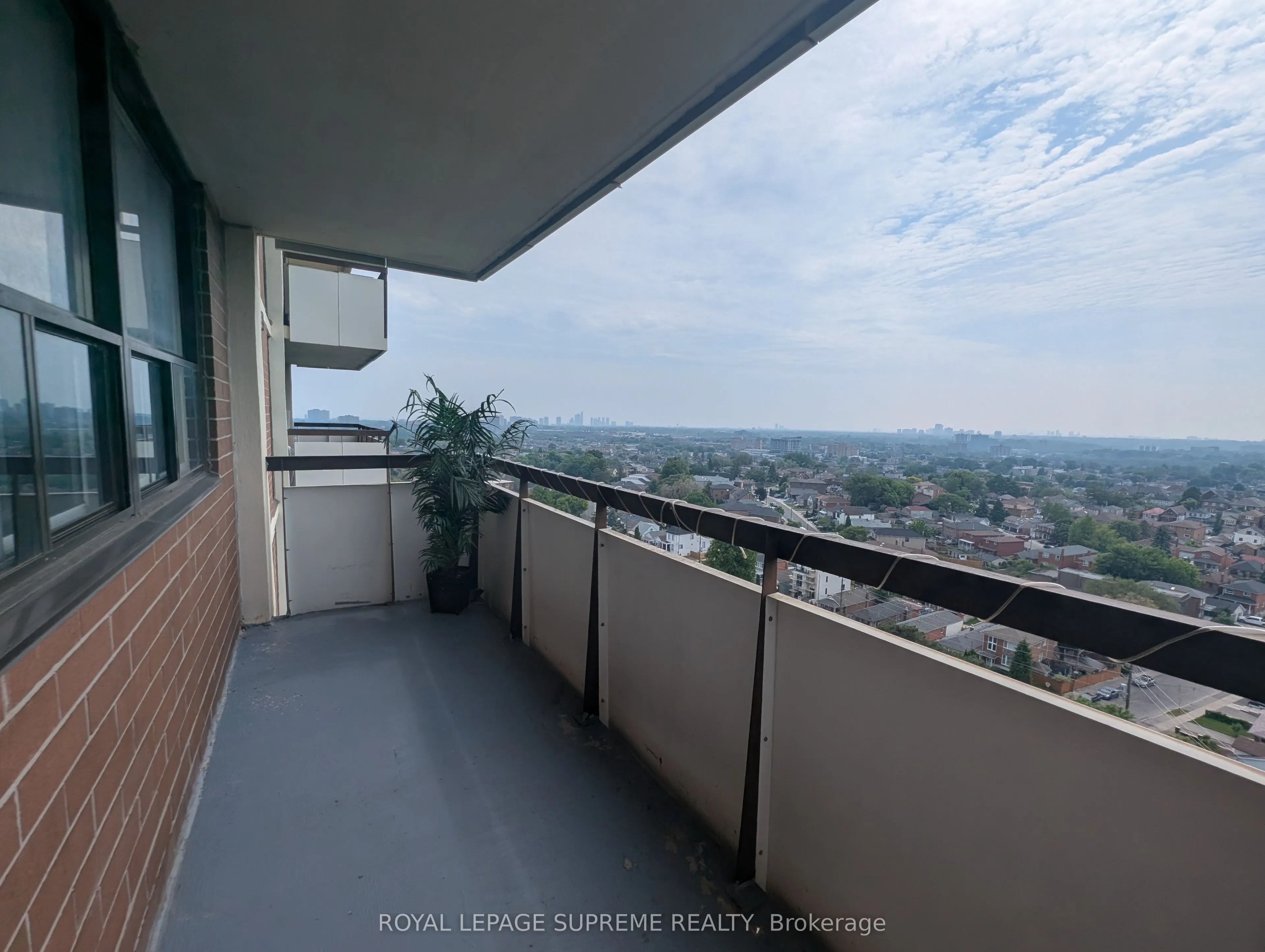541 Blackthorn Avenue, #1514