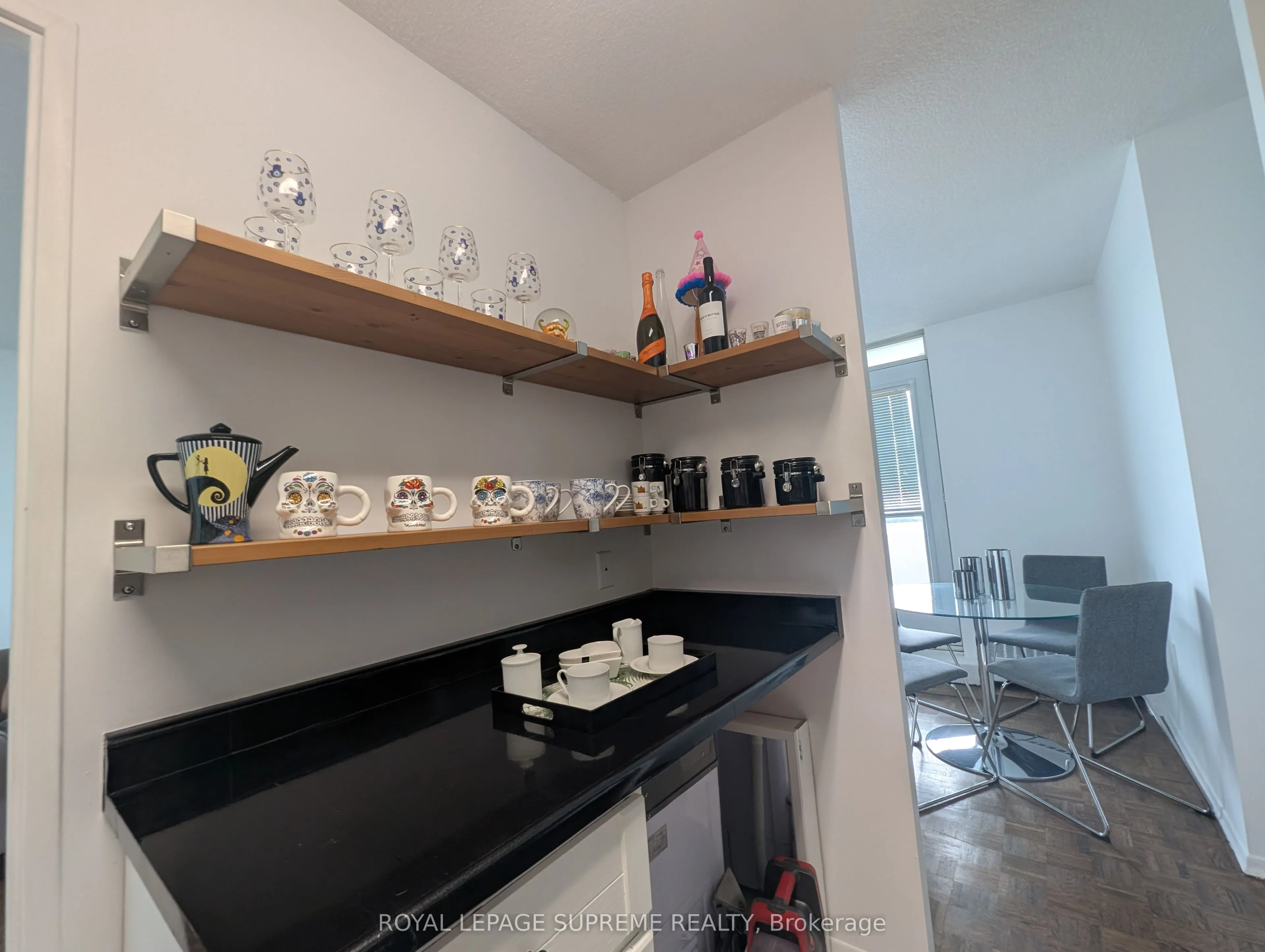 541 Blackthorn Avenue, #1514