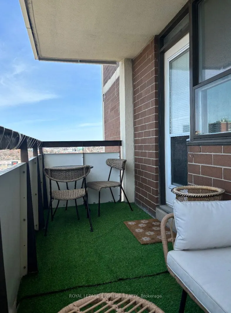 541 Blackthorn Avenue, #1514