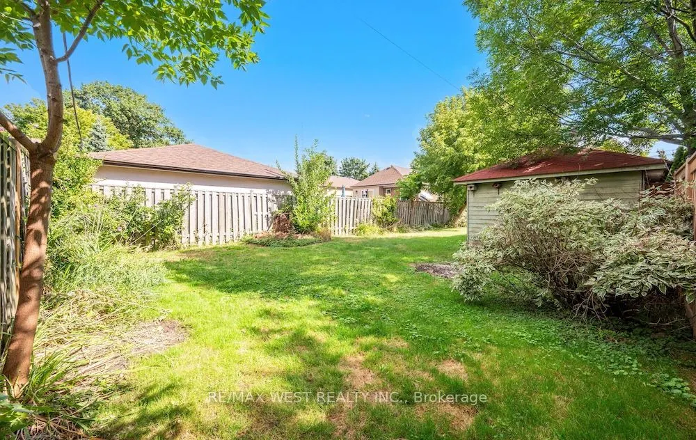 6 Robindale Avenue