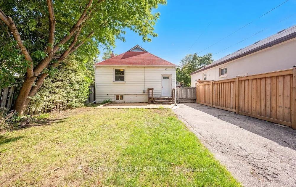 6 Robindale Avenue