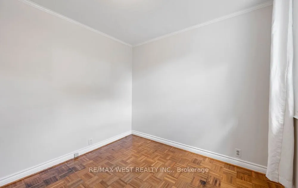 6 Robindale Avenue