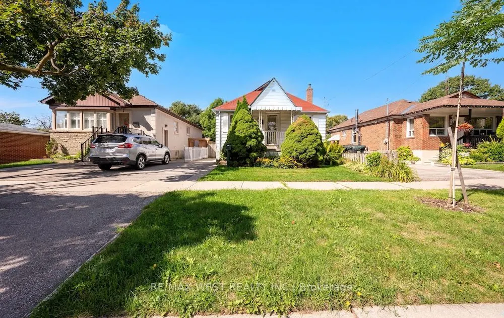 6 Robindale Avenue