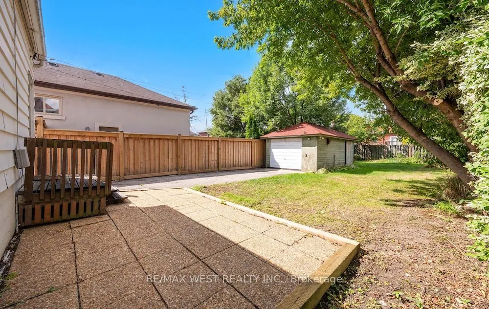 6 Robindale Avenue