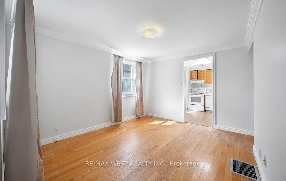 6 Robindale Avenue