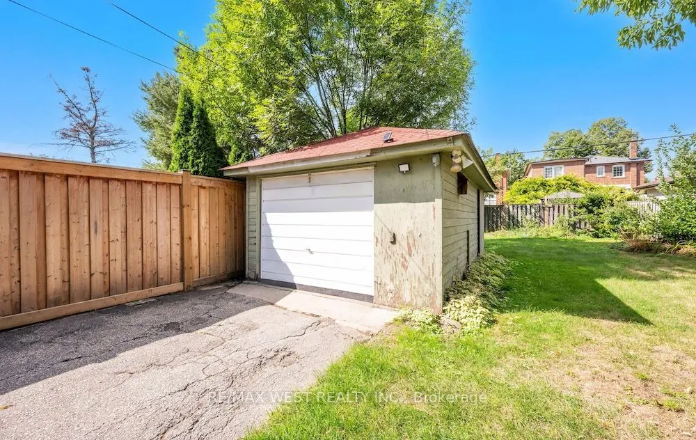 6 Robindale Avenue
