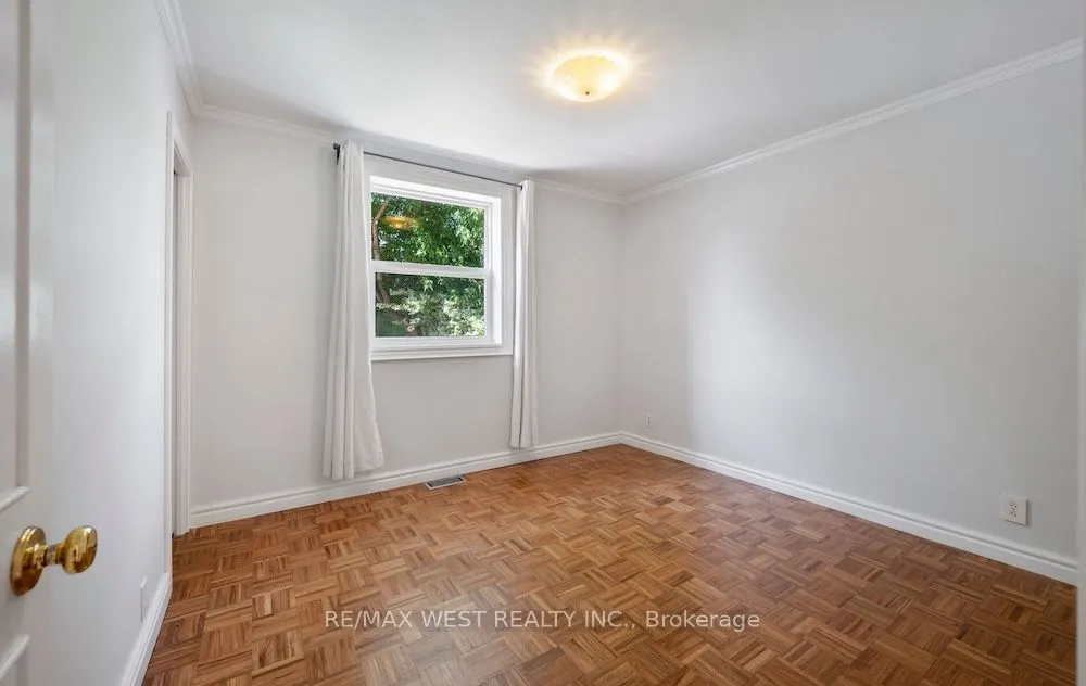 6 Robindale Avenue