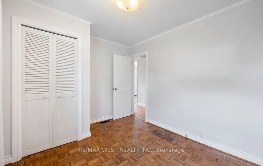 6 Robindale Avenue