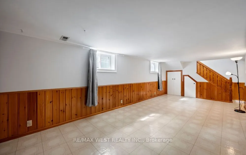 6 Robindale Avenue