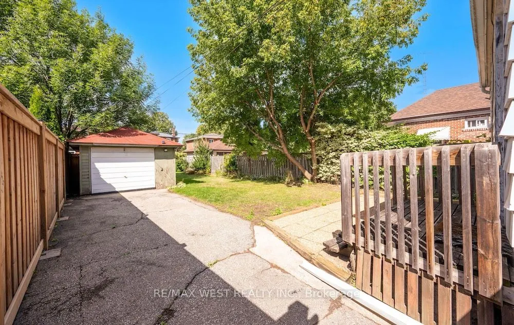 6 Robindale Avenue