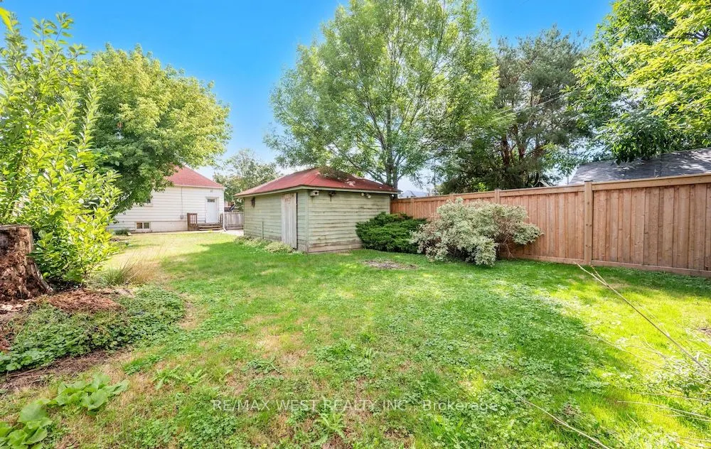 6 Robindale Avenue