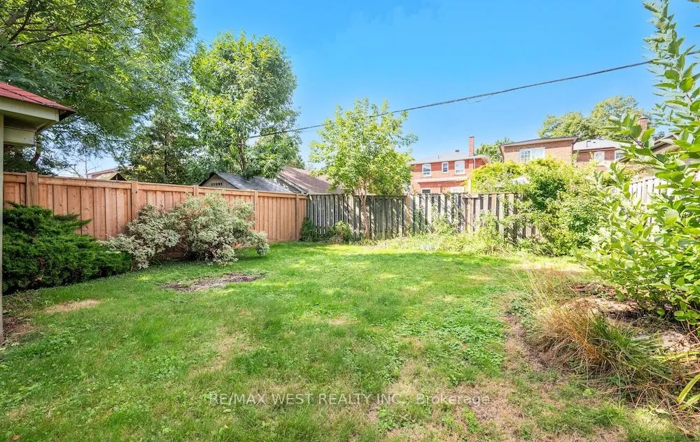 6 Robindale Avenue
