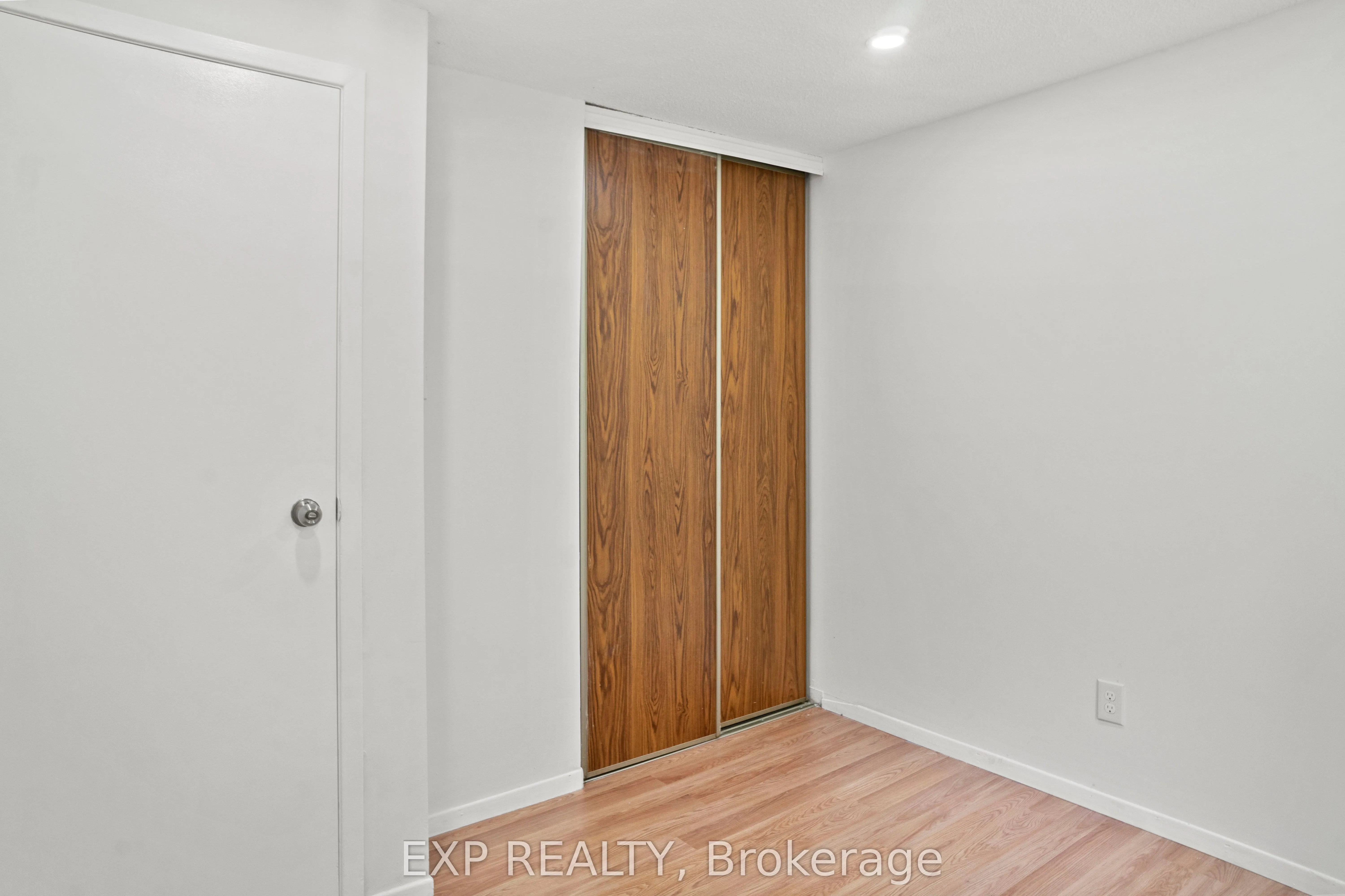 45 Hansen Road N, #122