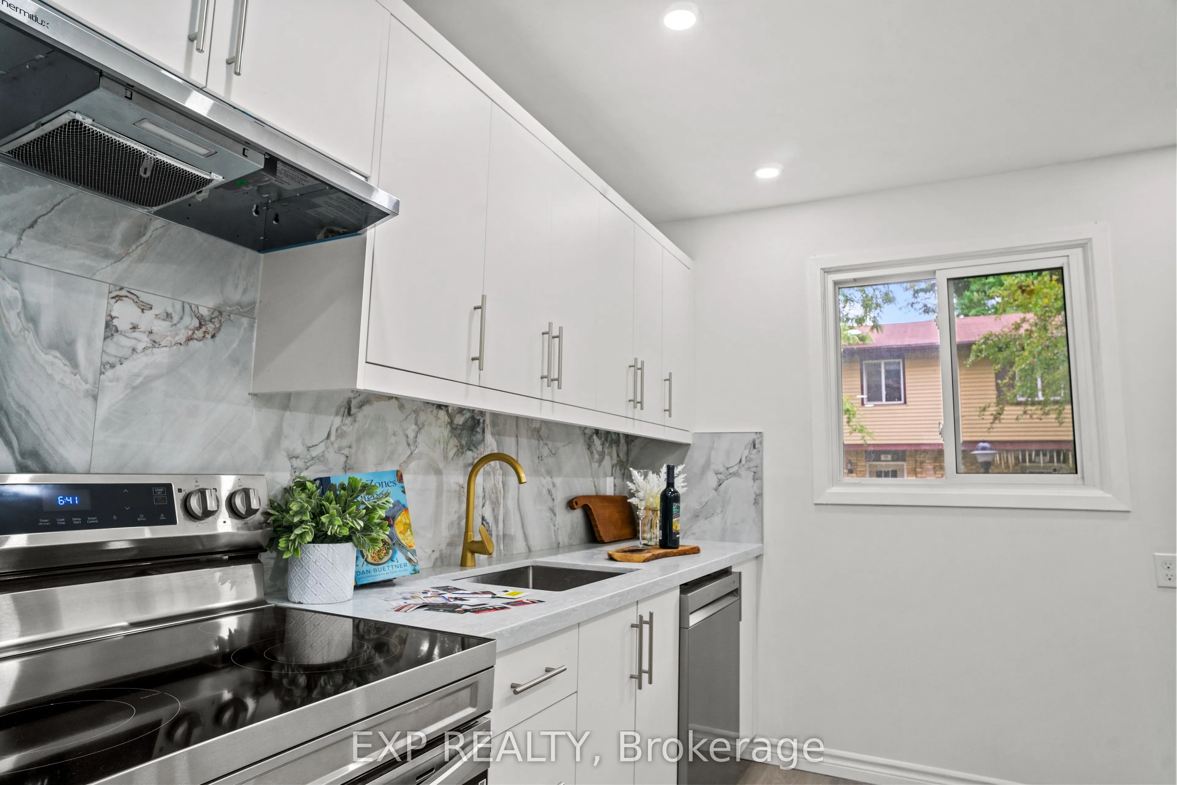 45 Hansen Road N, #122