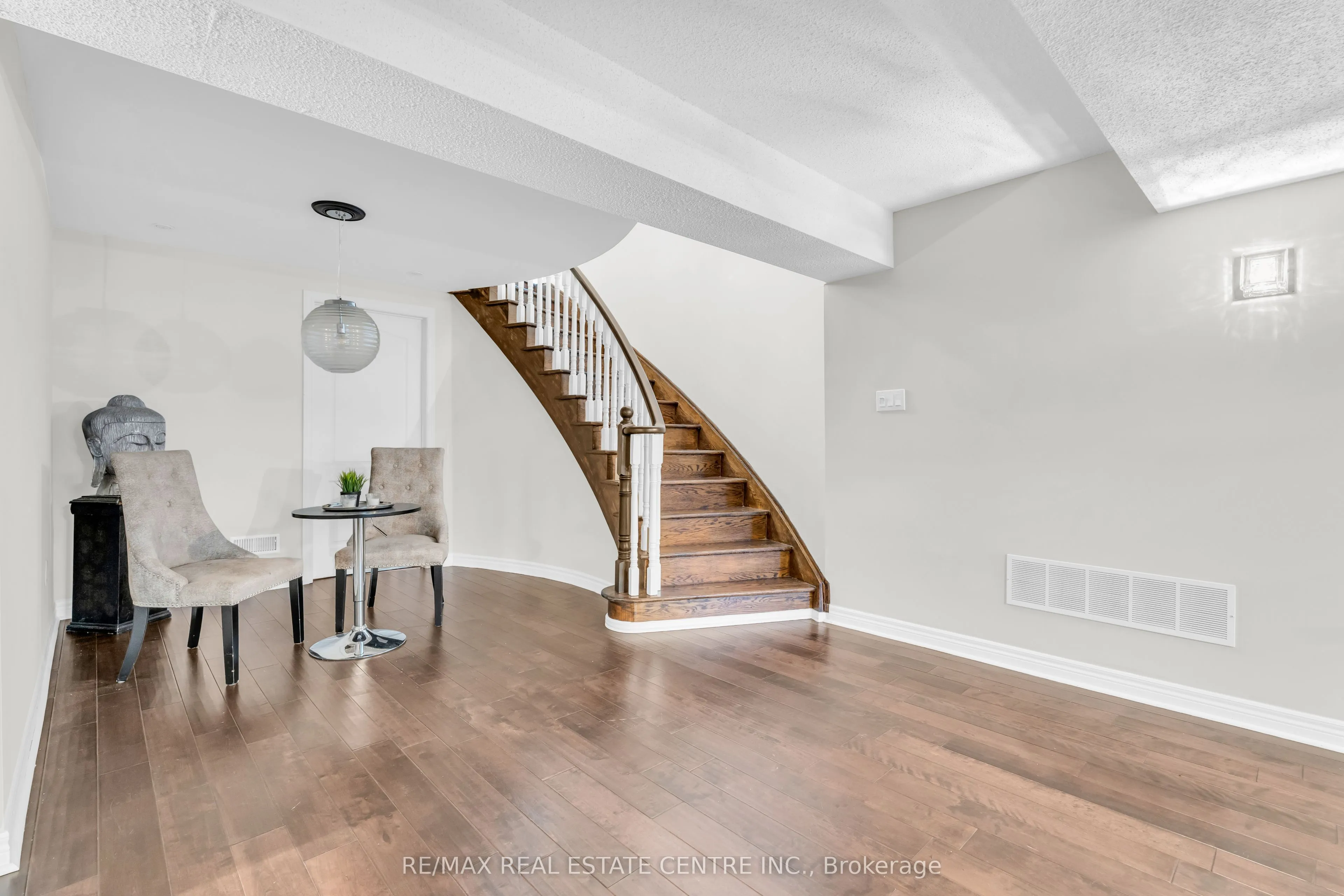 34 North Ridge Crescent