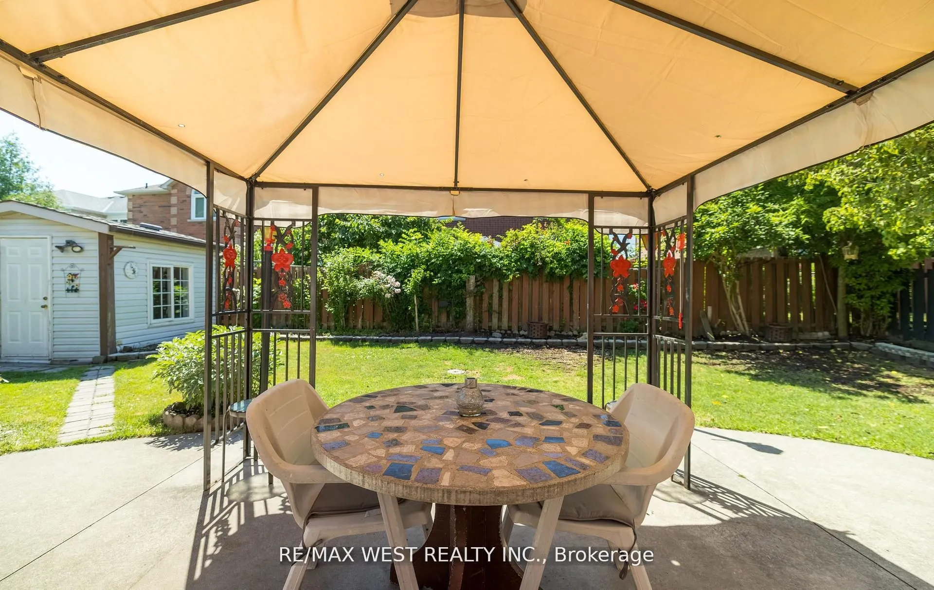 52 Amantine Crescent
