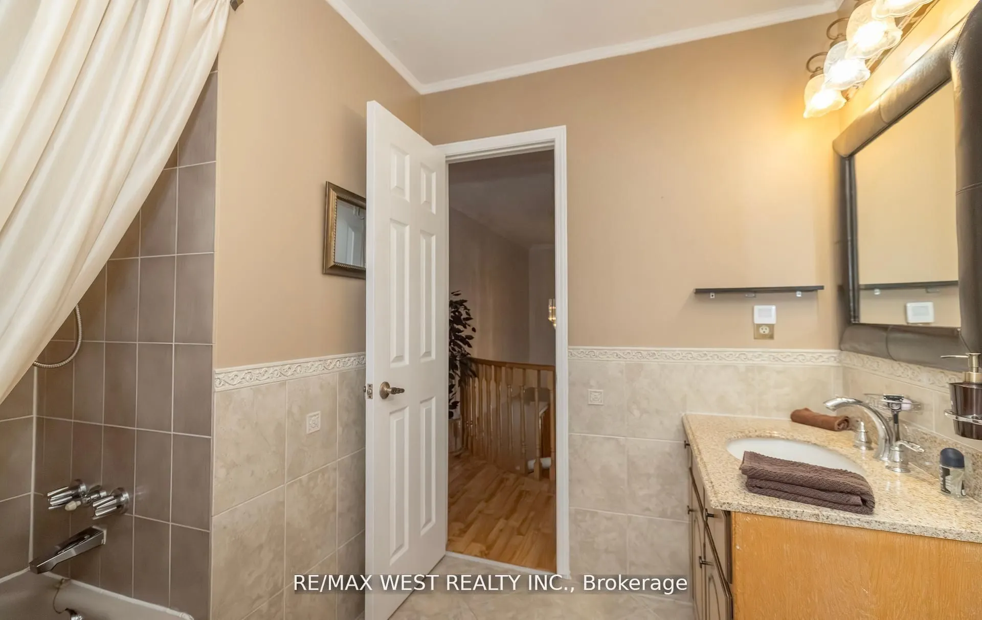 52 Amantine Crescent