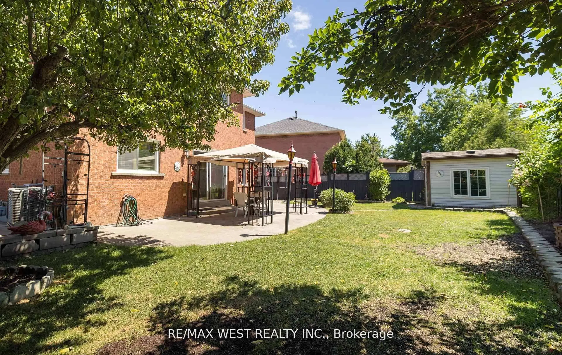 52 Amantine Crescent