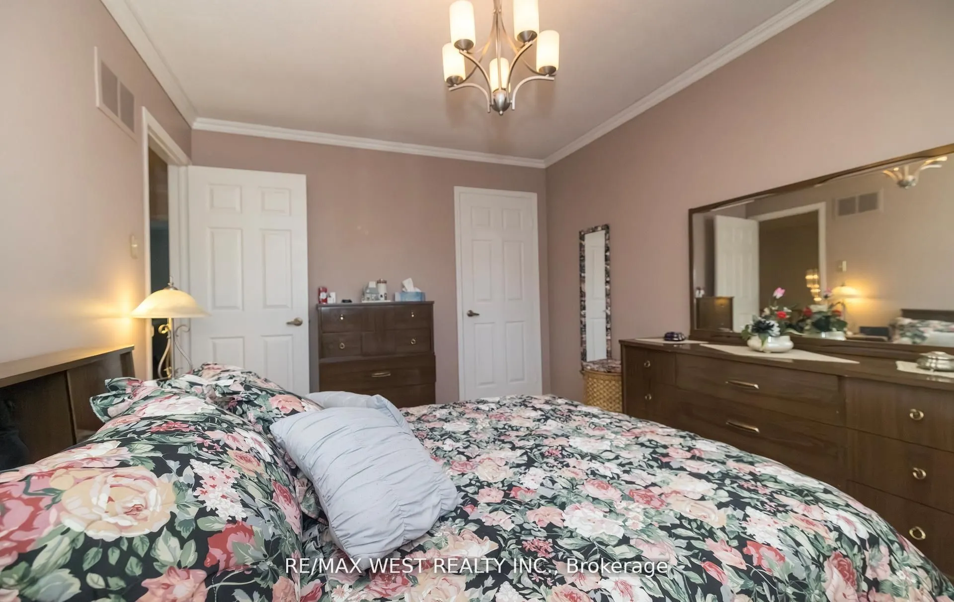 52 Amantine Crescent