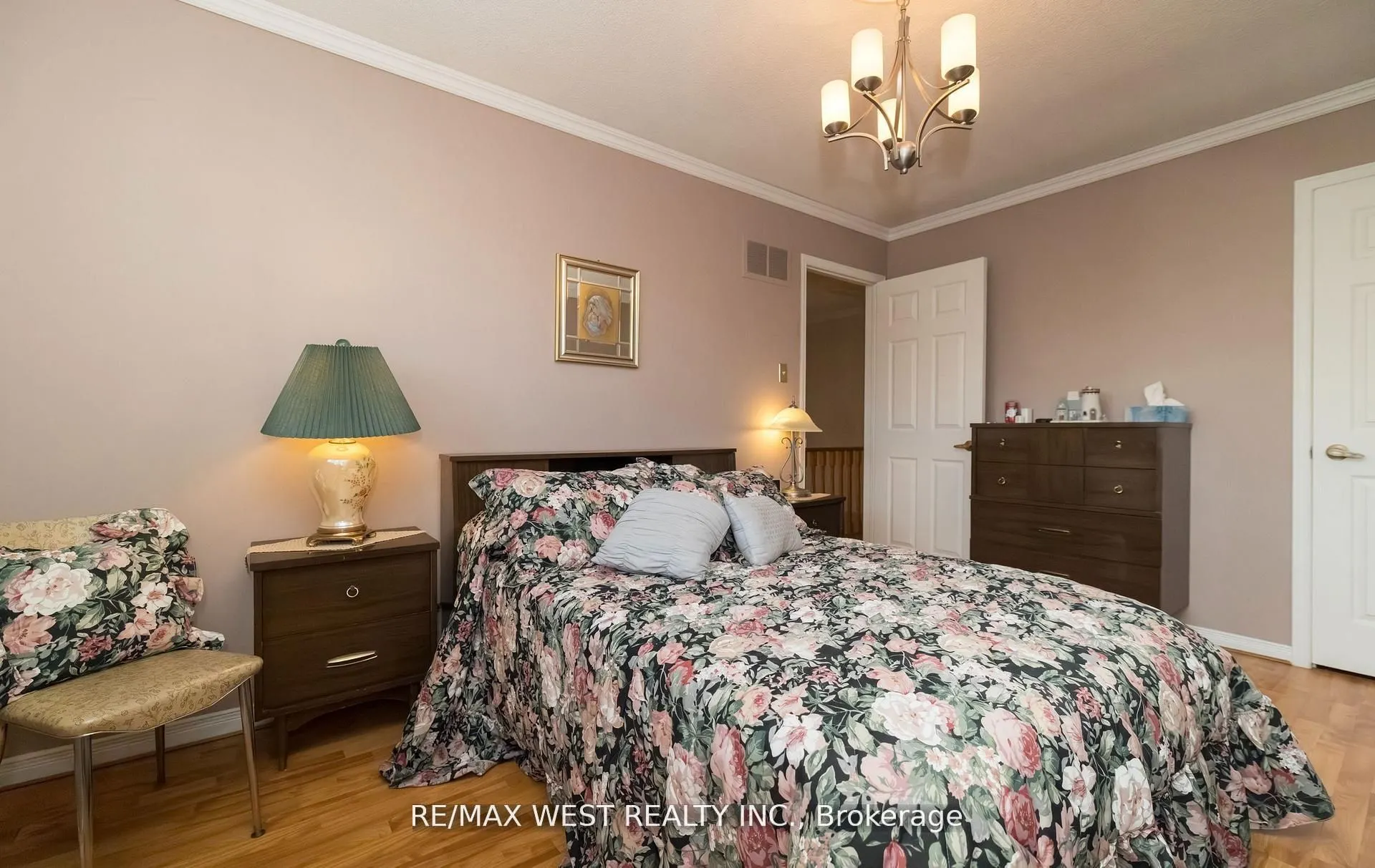 52 Amantine Crescent