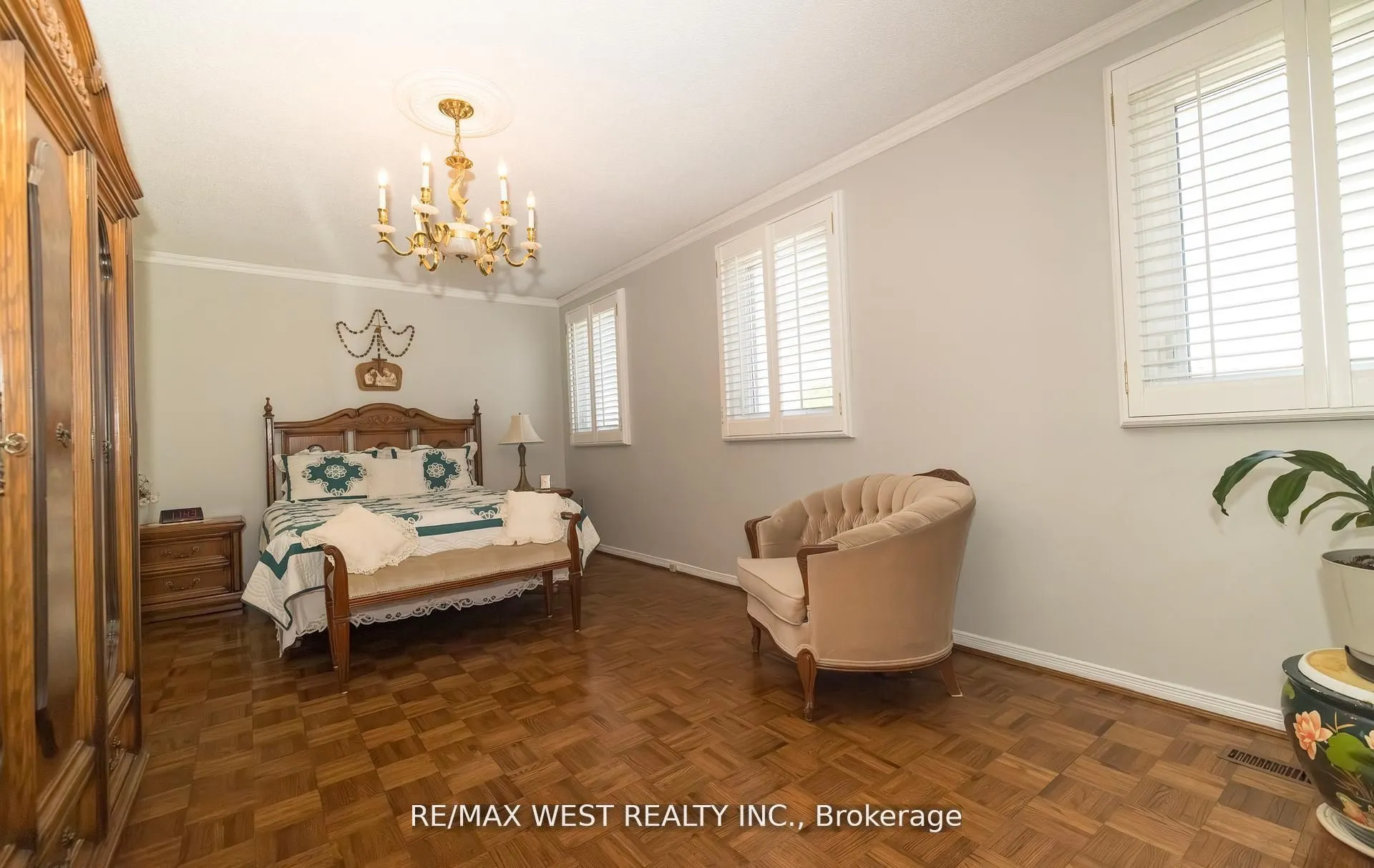 52 Amantine Crescent
