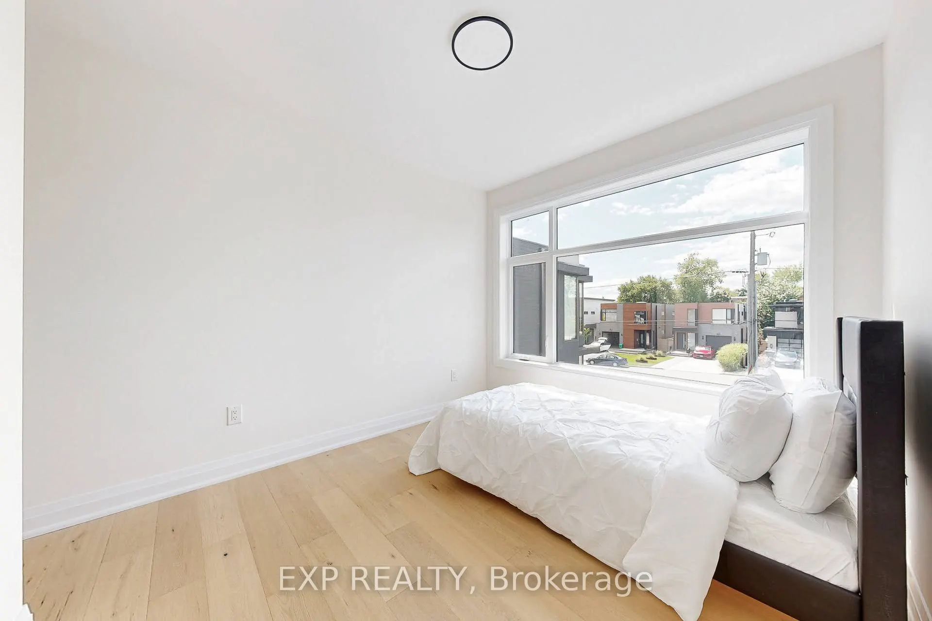 768 Montbeck Crescent