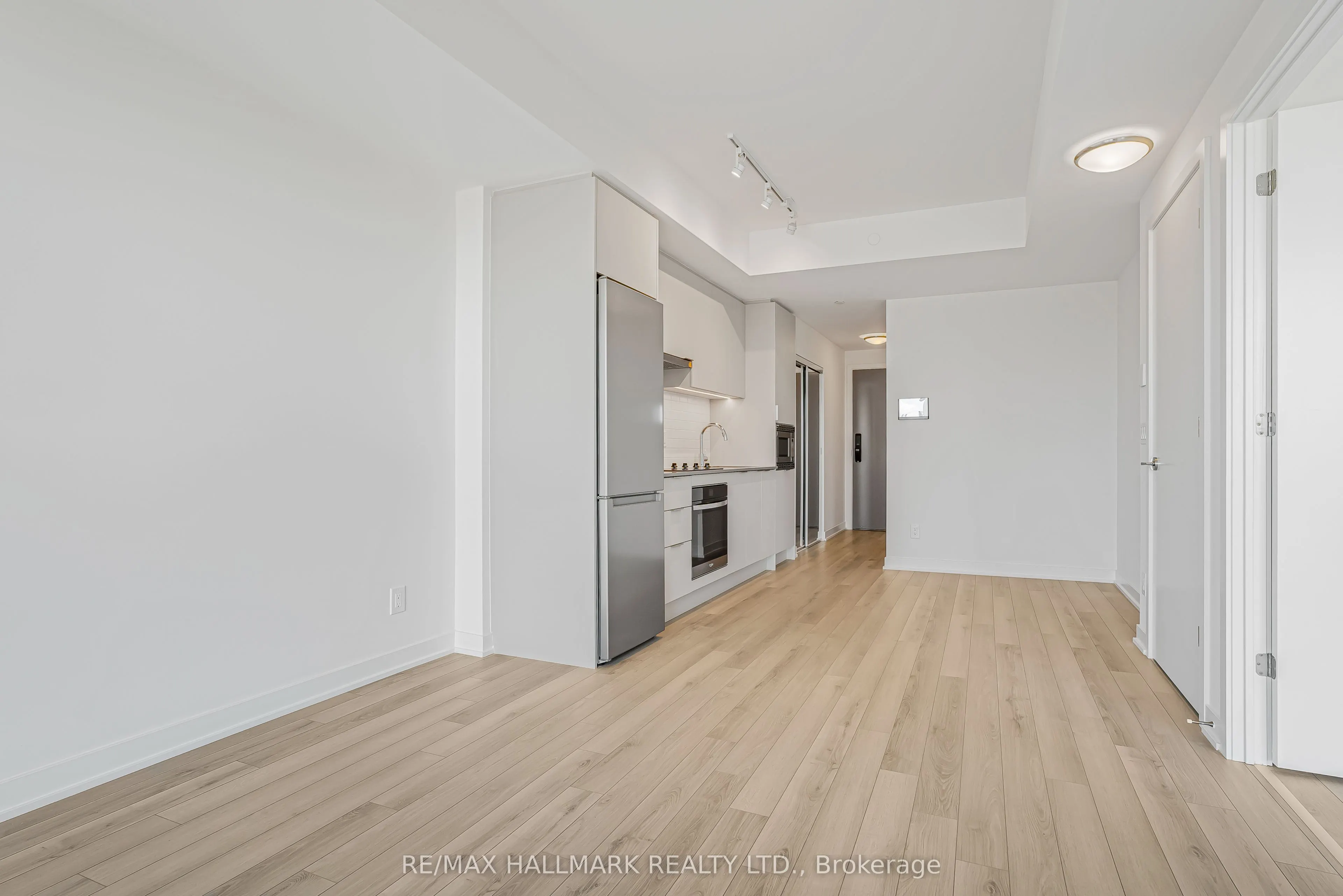 3079 Trafalgar Road, #804
