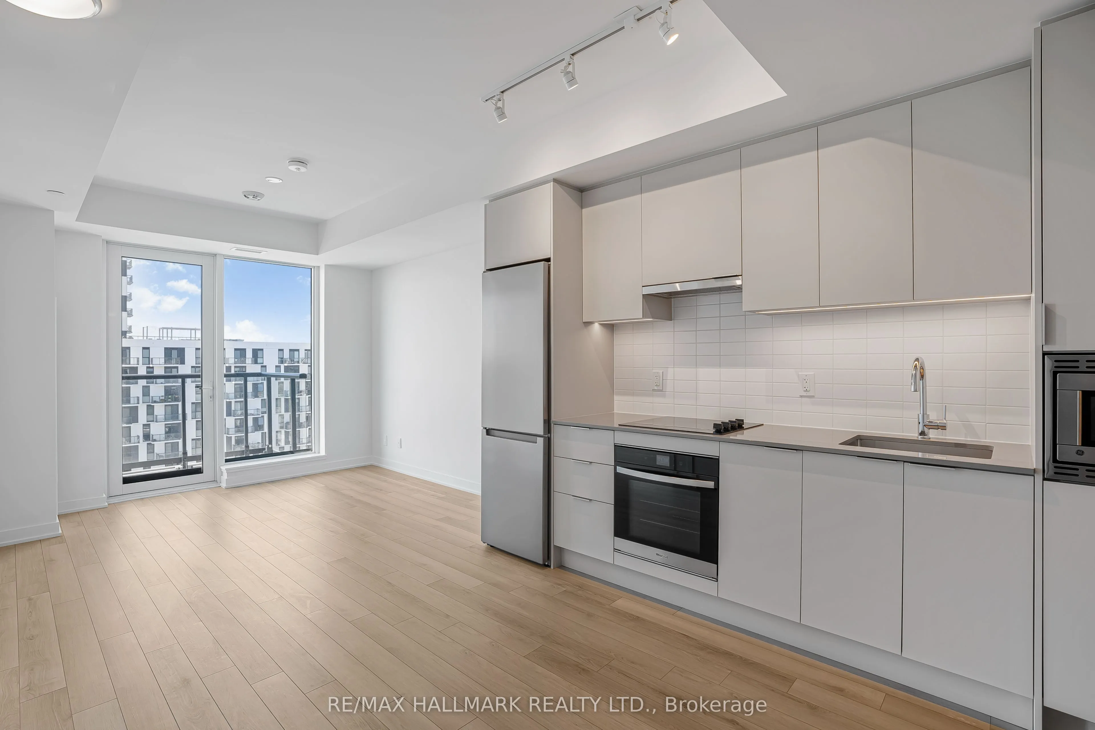 3079 Trafalgar Road, #804