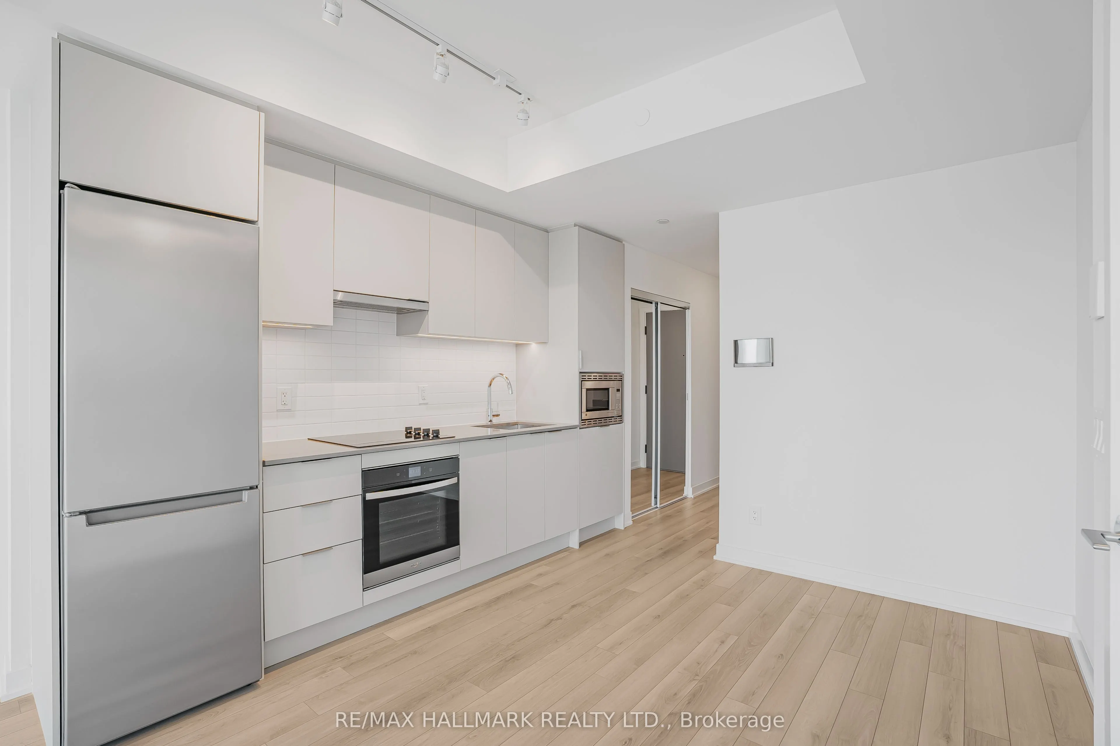 3079 Trafalgar Road, #804