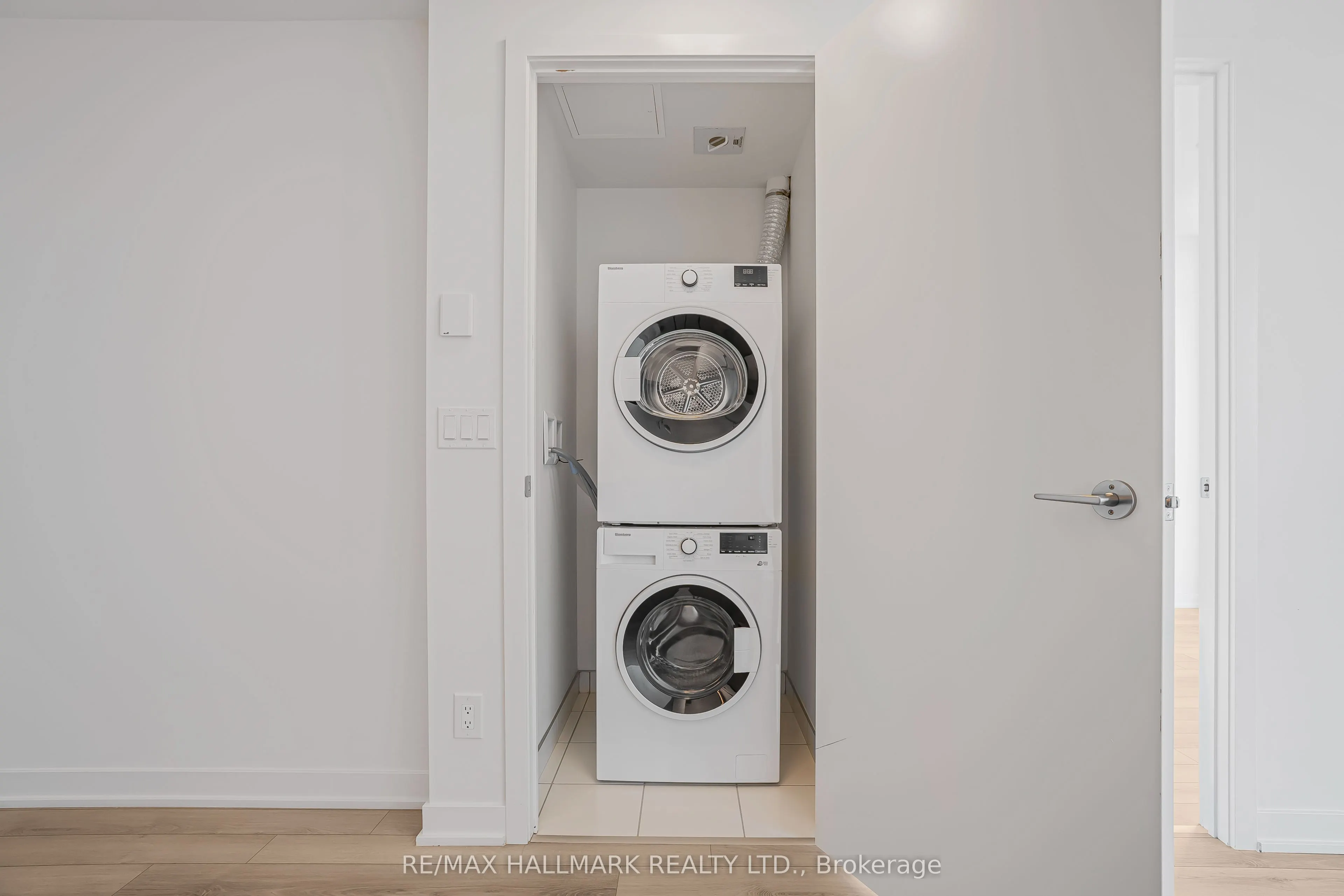 3079 Trafalgar Road, #804