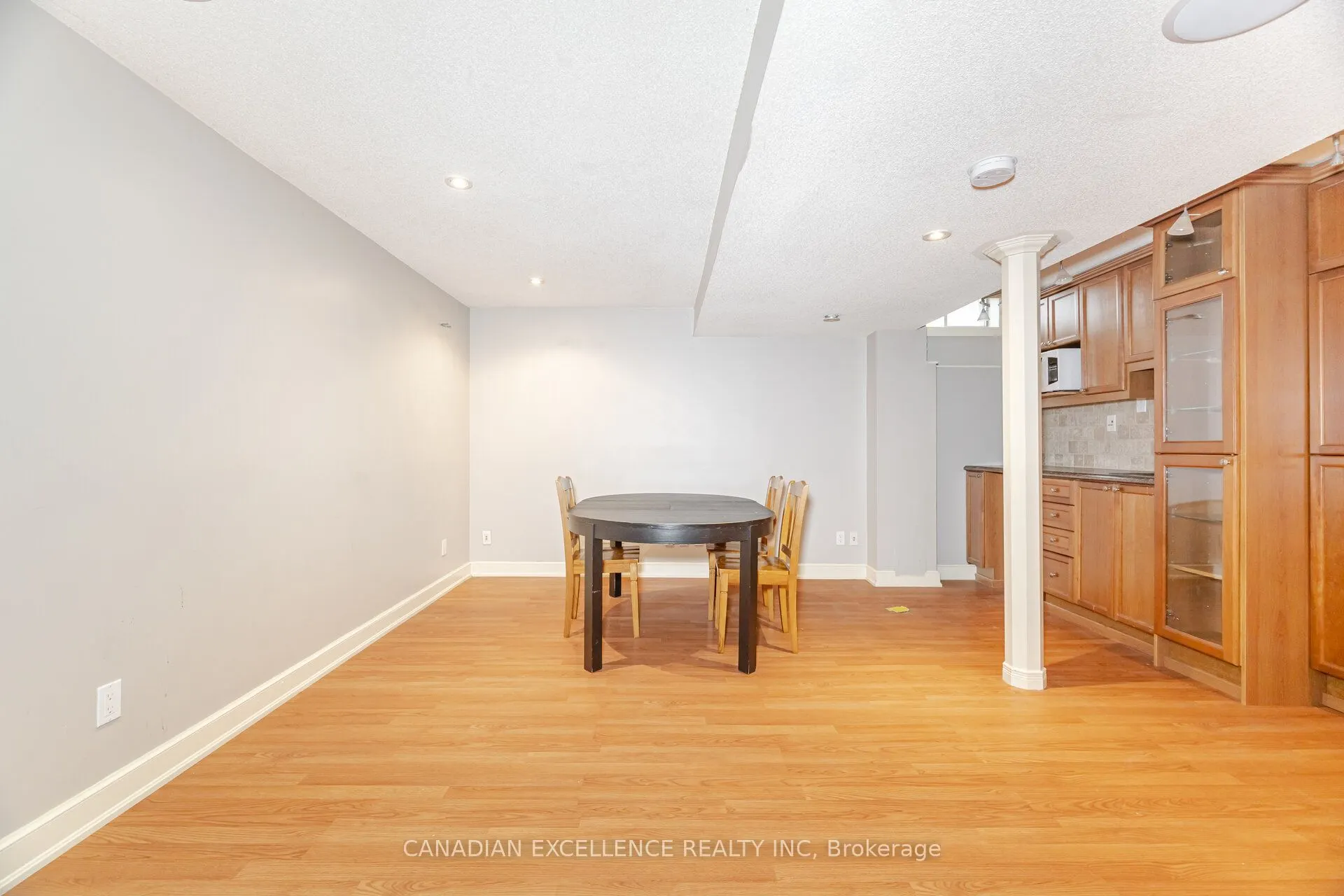 5564 Bridgeport Gate