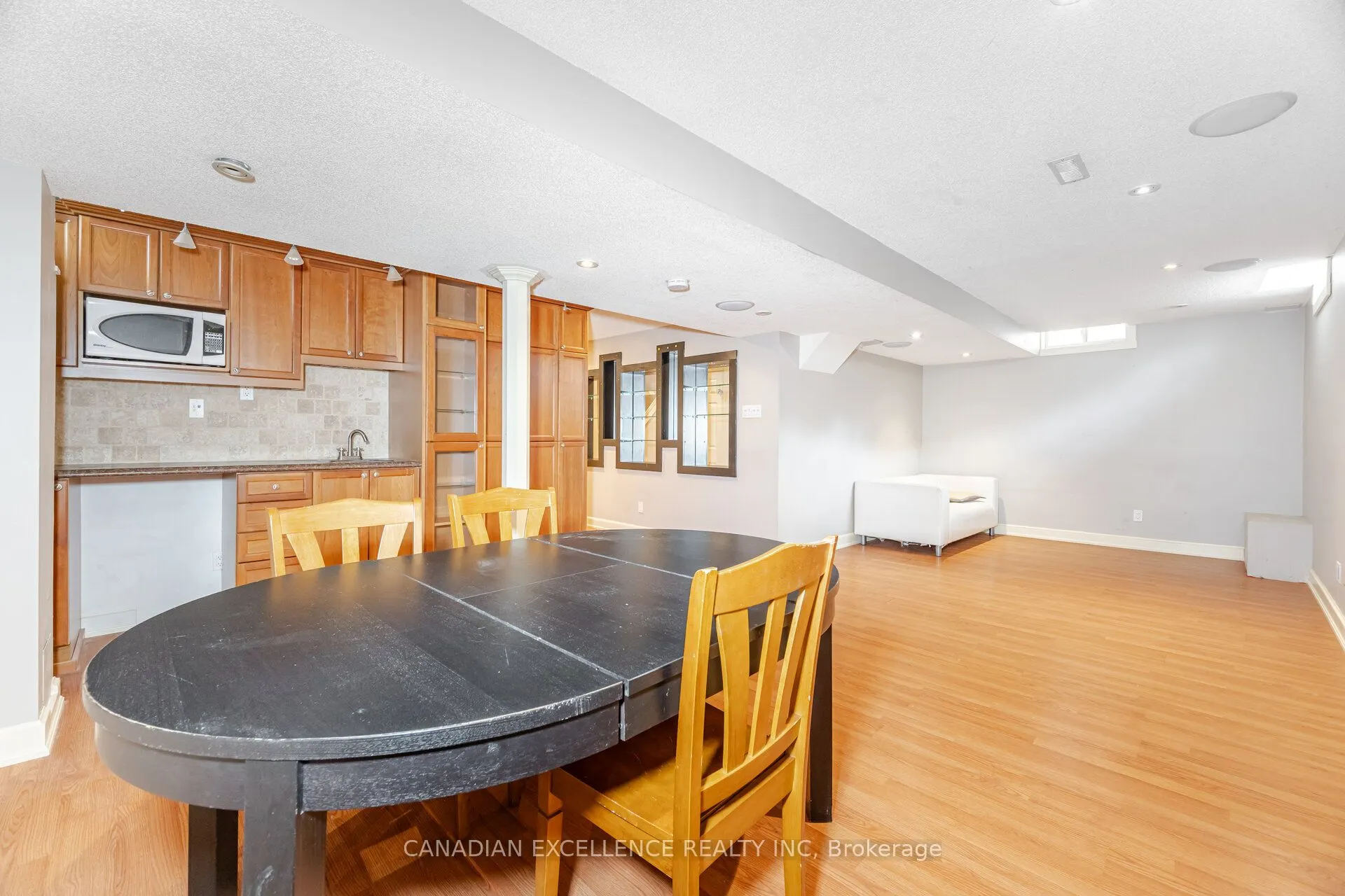 5564 Bridgeport Gate