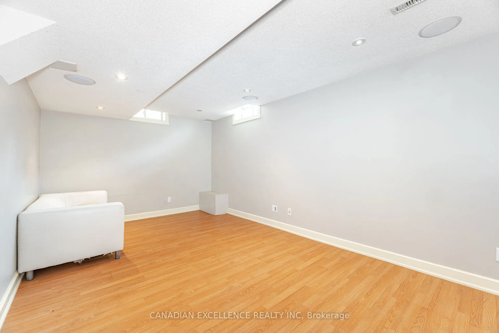 5564 Bridgeport Gate