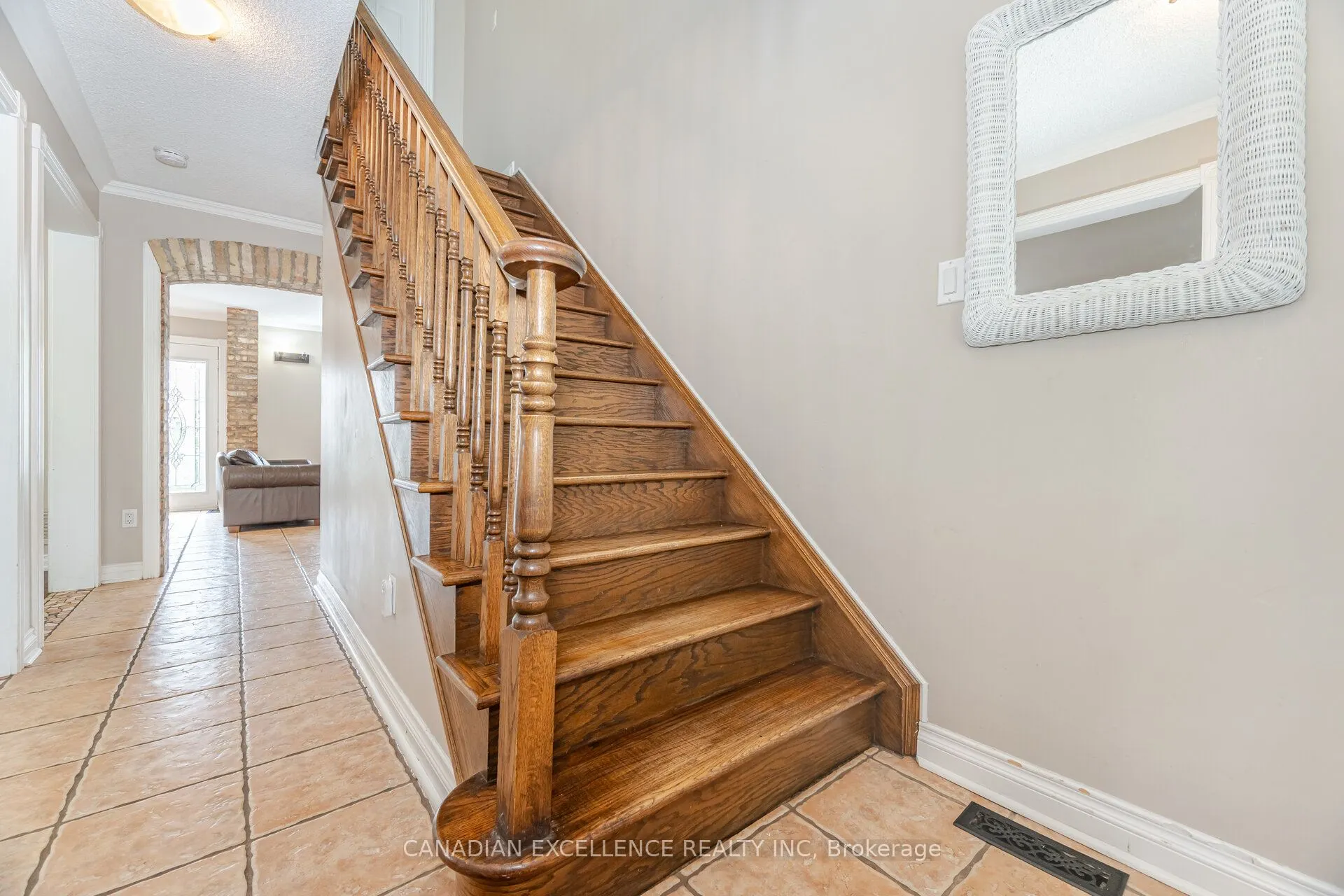 5564 Bridgeport Gate