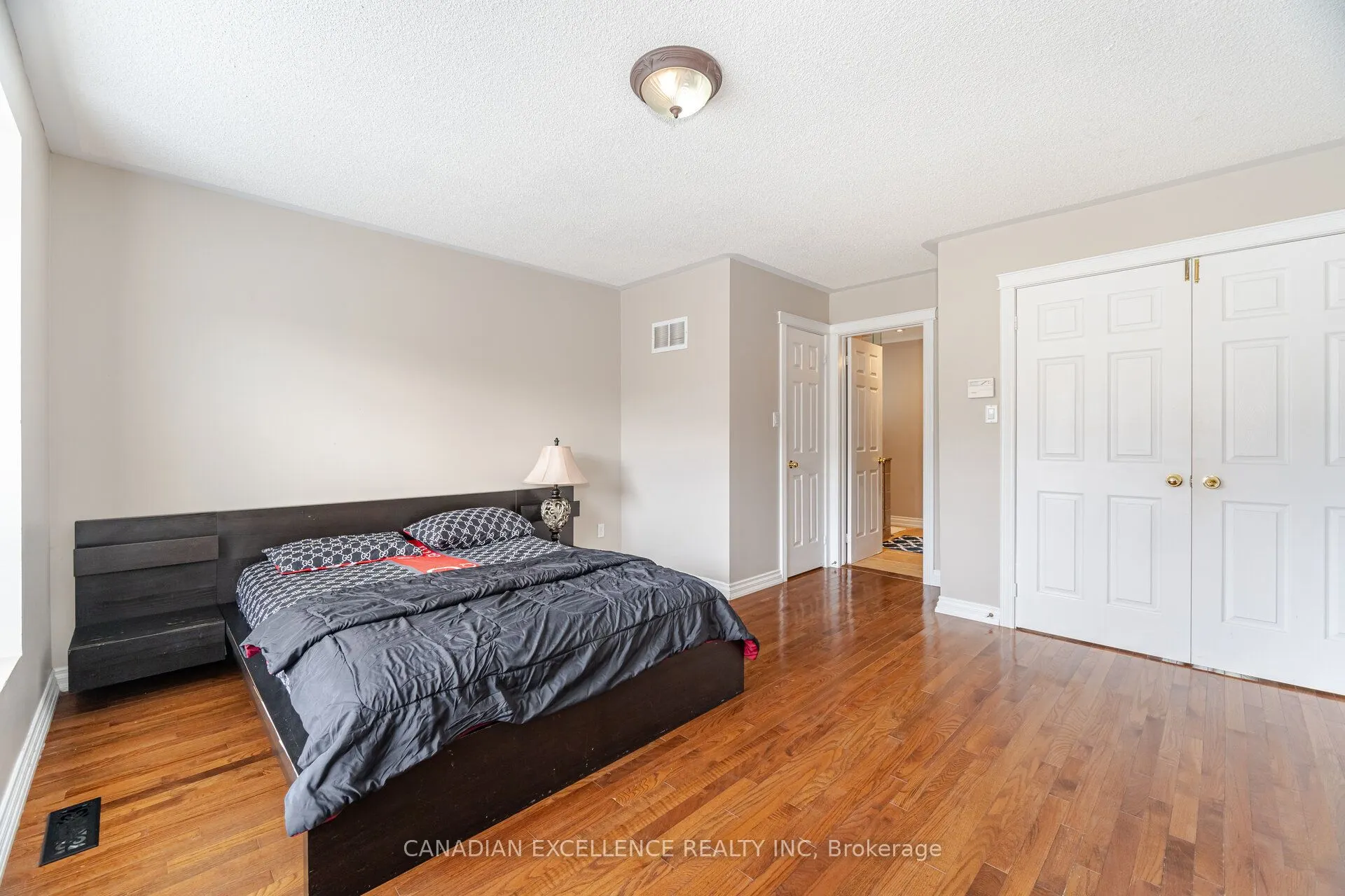 5564 Bridgeport Gate