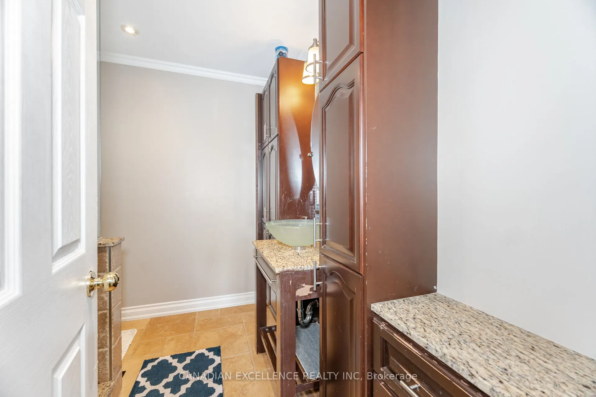 5564 Bridgeport Gate