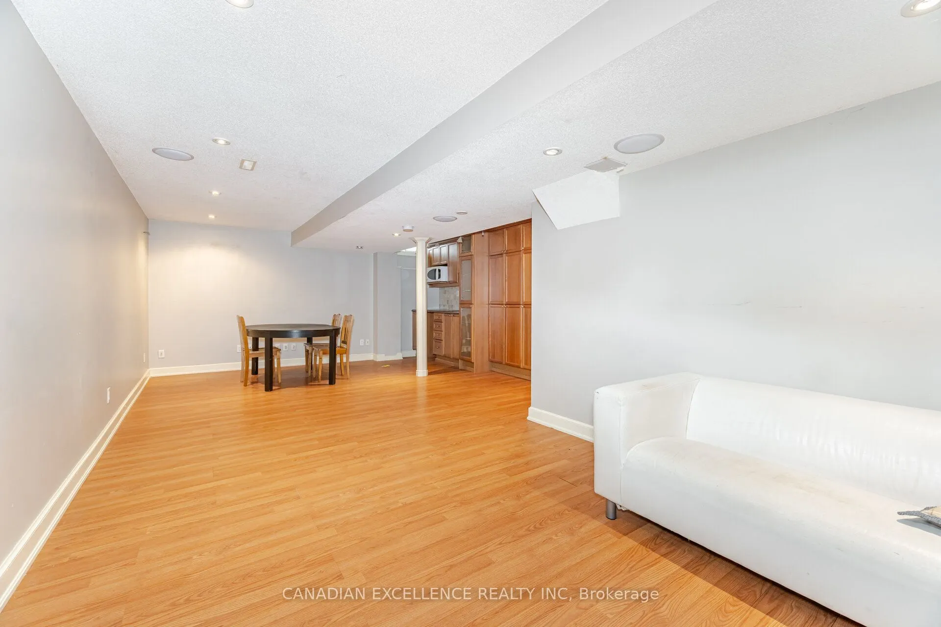5564 Bridgeport Gate