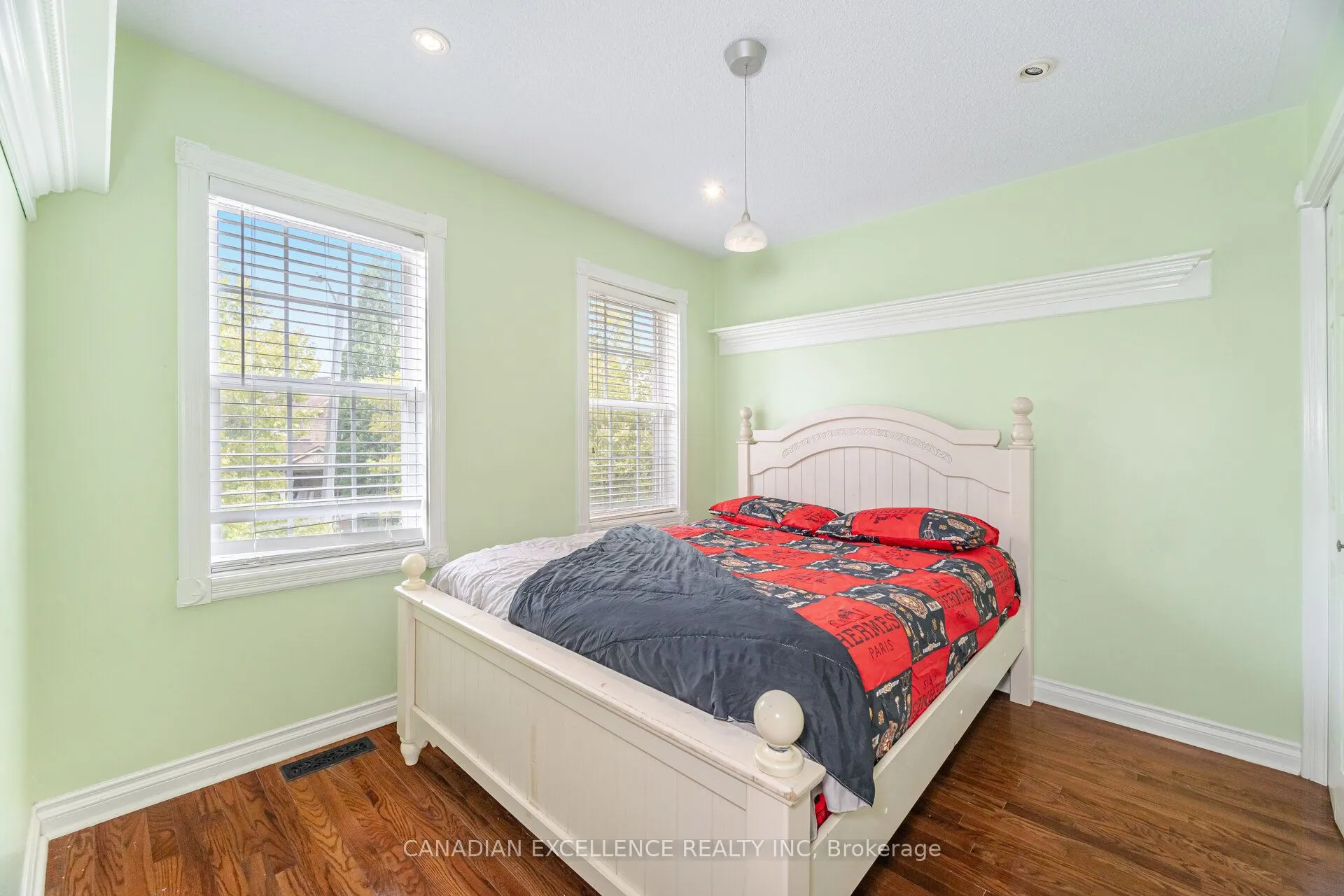 5564 Bridgeport Gate