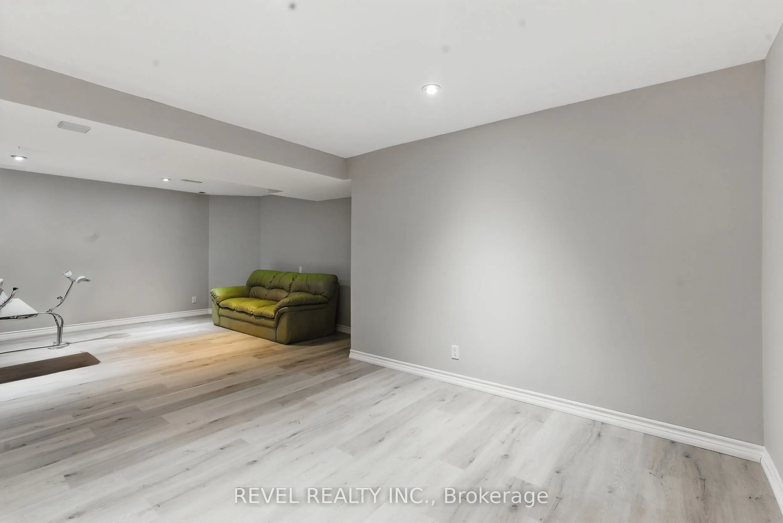 1251 WHITE Lane