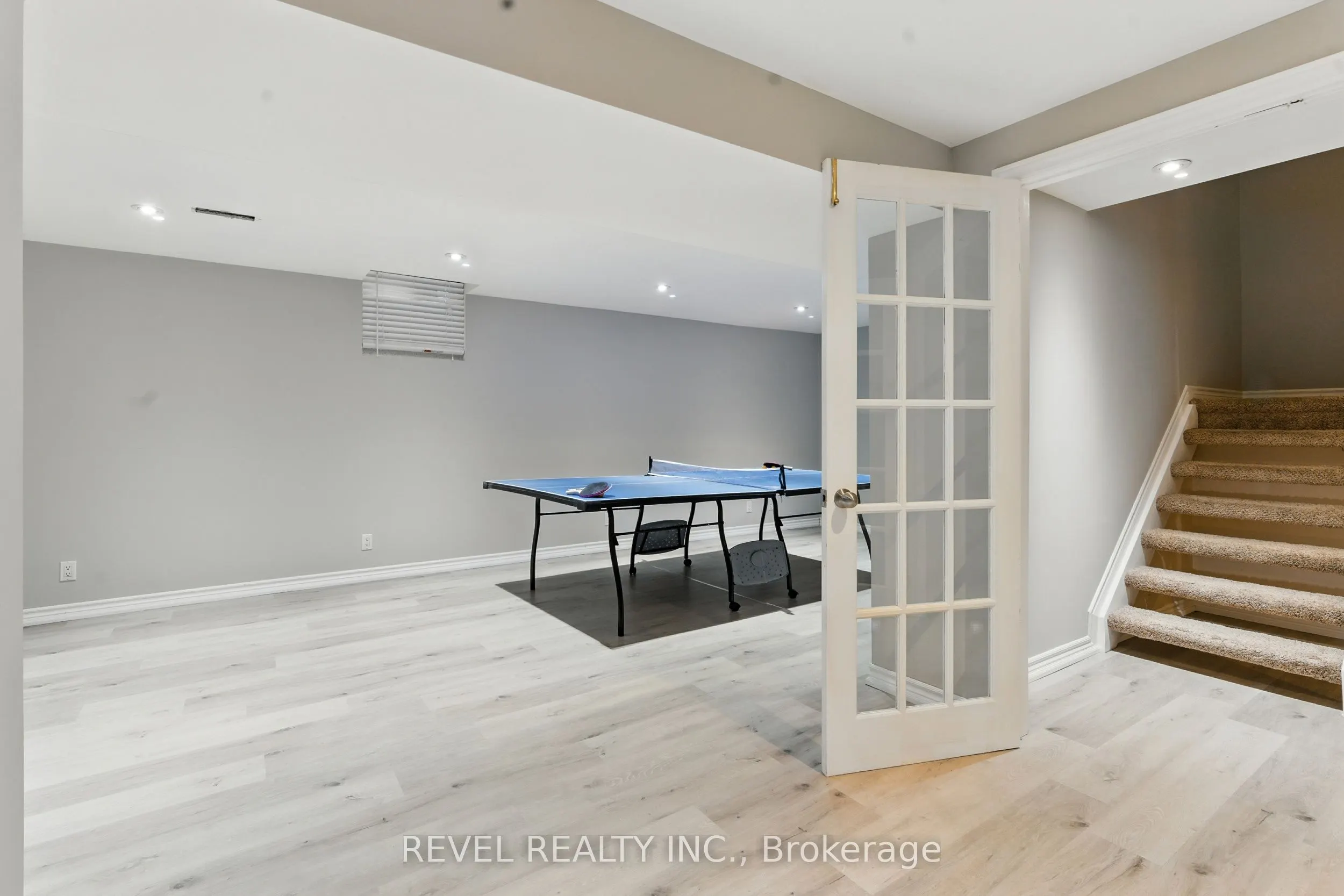 1251 WHITE Lane