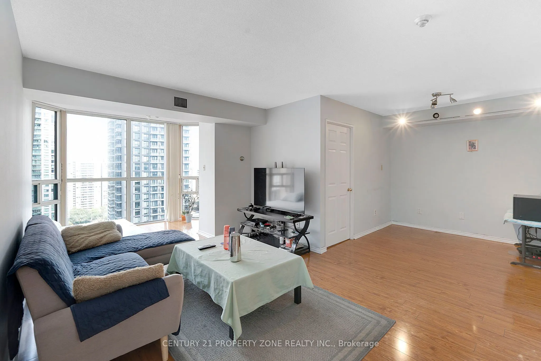 285 Enfield Place, #1911