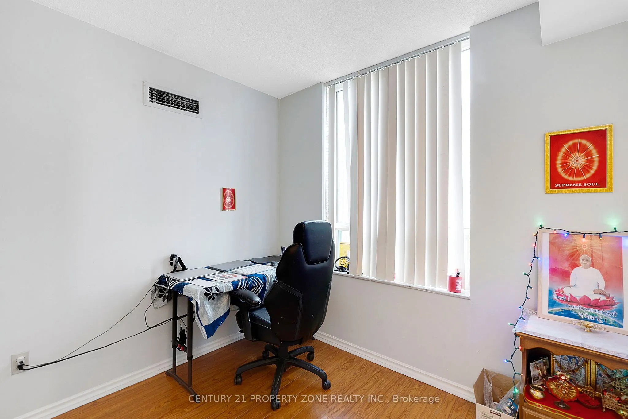 285 Enfield Place, #1911