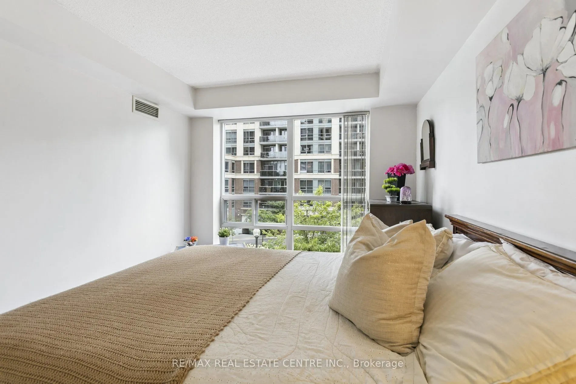 5 Michael Power Place, #304