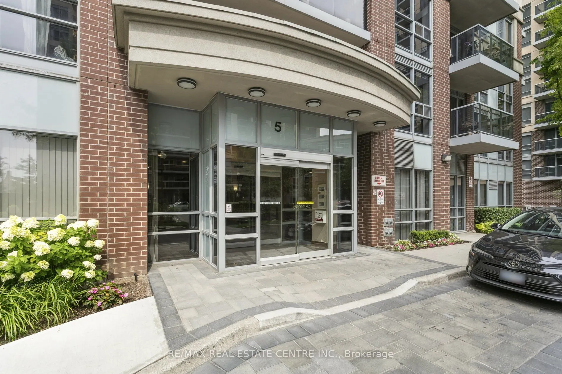 5 Michael Power Place, #304