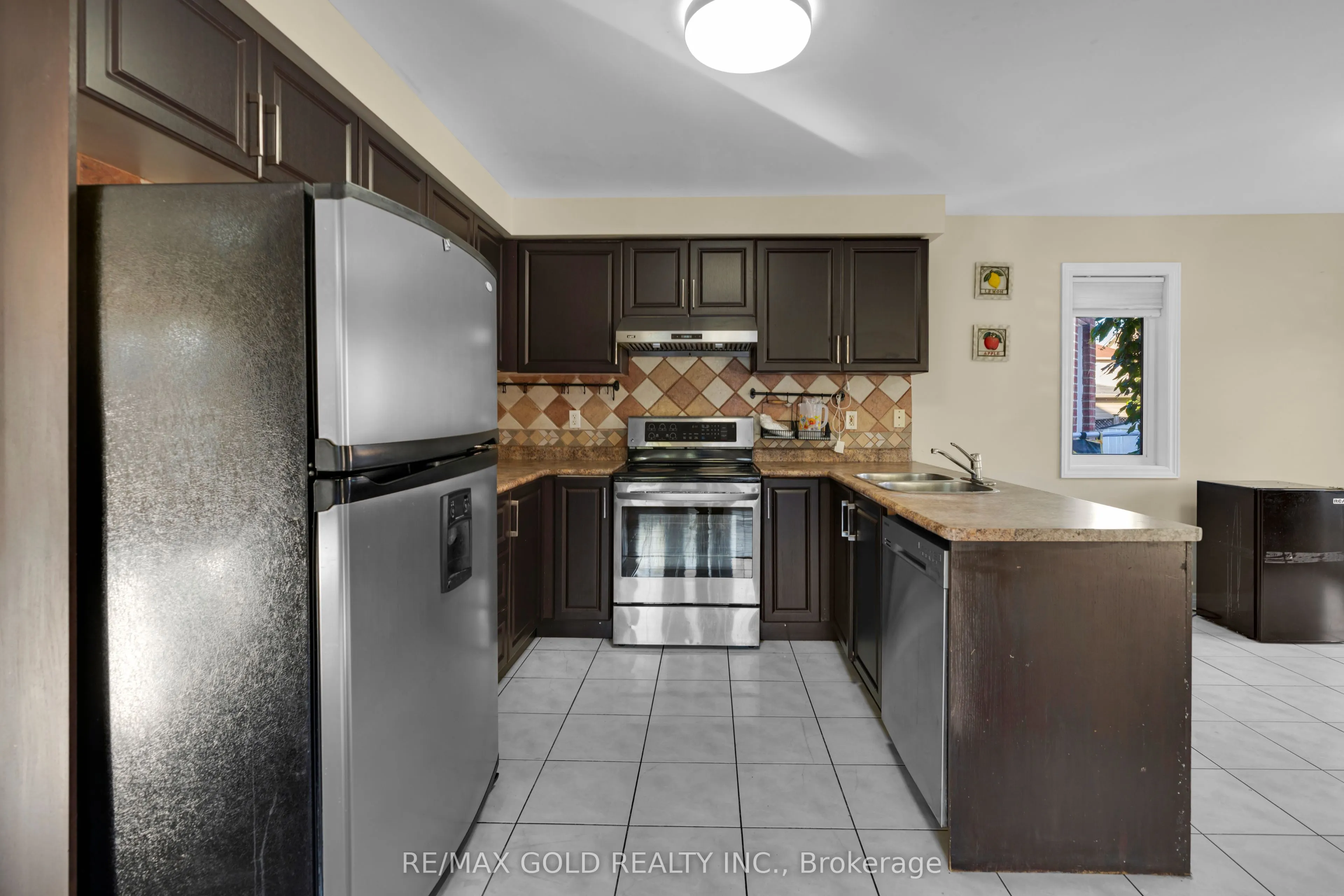 41 Fallstar Crescent