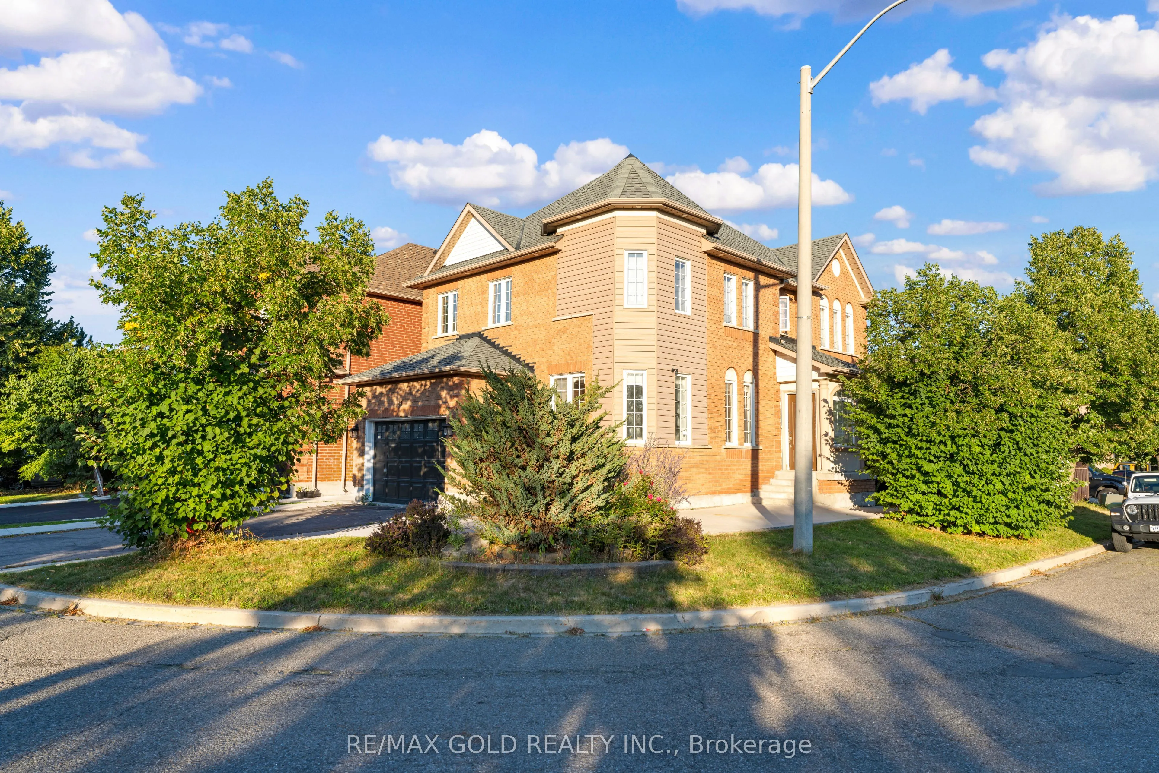 41 Fallstar Crescent