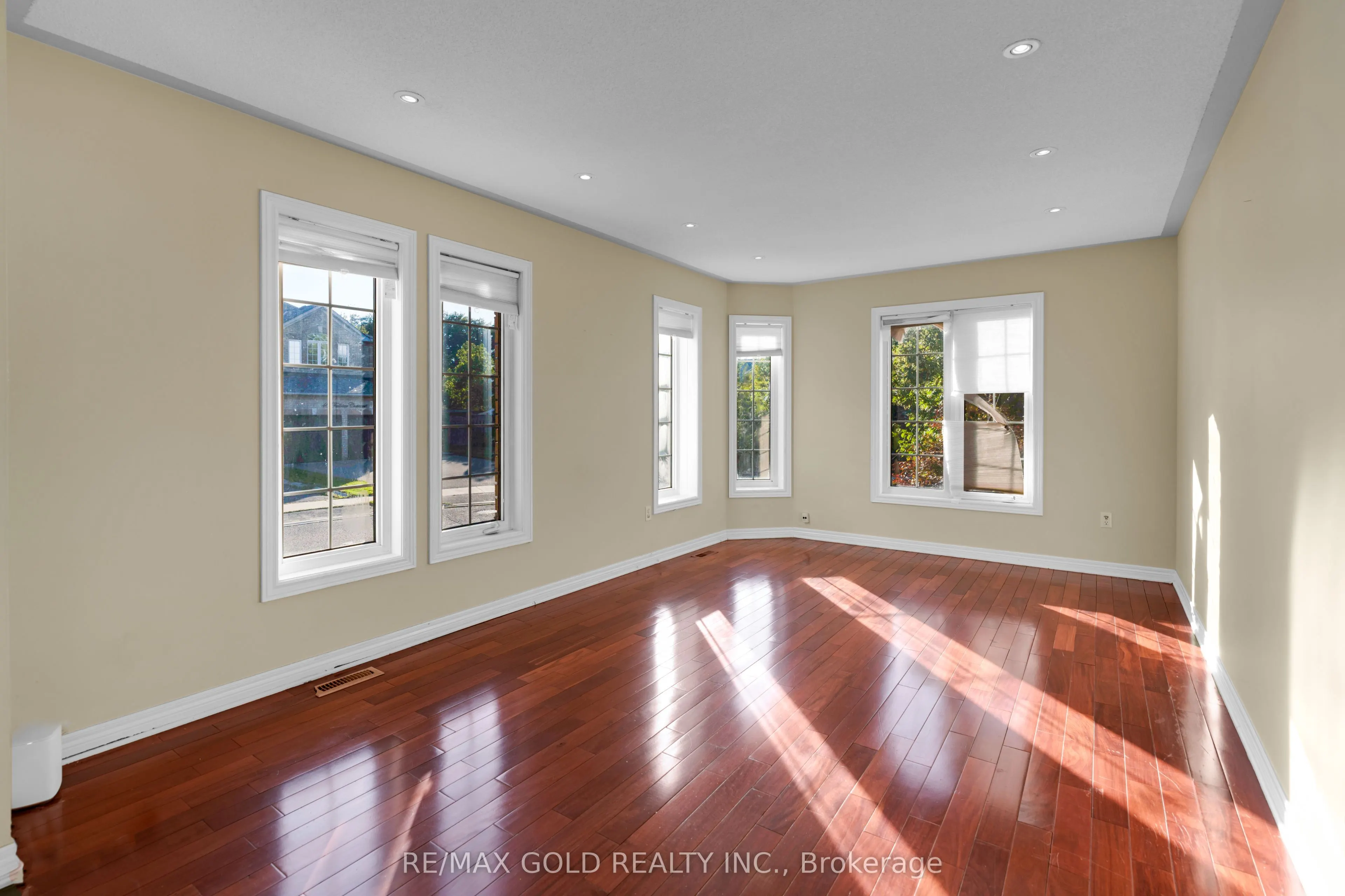41 Fallstar Crescent